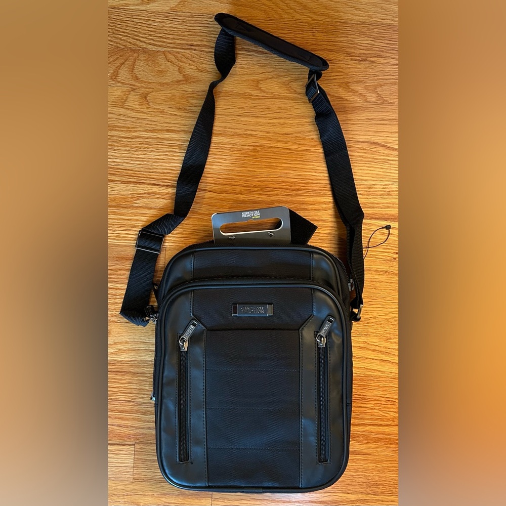 Kenneth Cole Reaction Black Messenger Bag